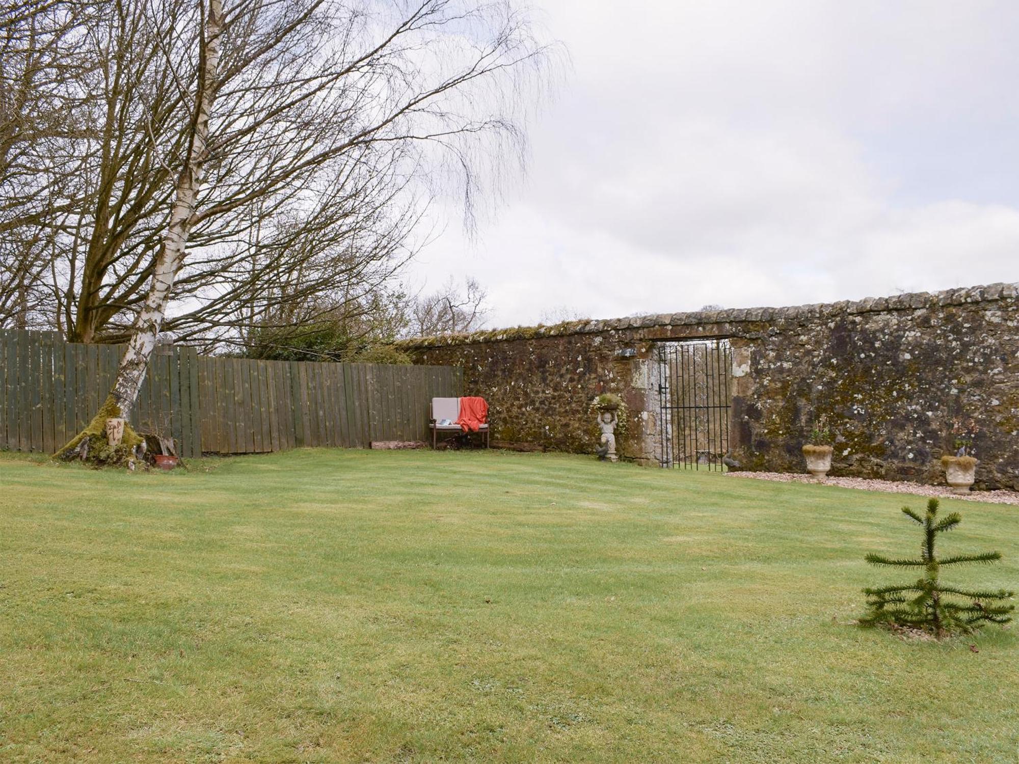 Kinneddar Cottage Saline Exterior photo